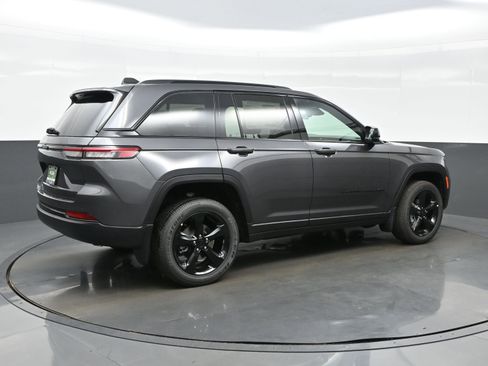 New 2025 Jeep Grand Cherokee Altitude AWD/4WD image 6