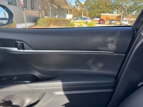 Used 2020 Toyota Camry SE image 25