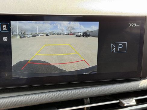 Used 2025 Hyundai Tucson SE image 17