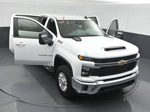Used 2024 Chevrolet Silverado 2500 LT AWD/4WD image 55