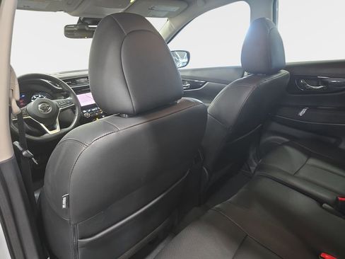 Used 2020 Nissan Rogue SL FWD image 16