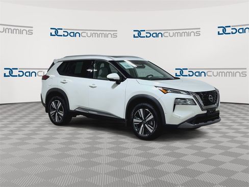 Used 2023 Nissan Rogue SL w/ SL Premium Package image 3