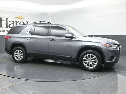Used 2021 Chevrolet Traverse LT FWD image 1