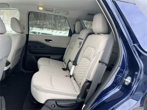 Used 2022 Nissan Pathfinder SV image 17