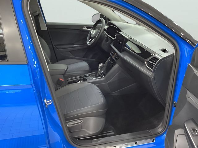 Certified 2025 Volkswagen Taos SE AWD/4WD image 10