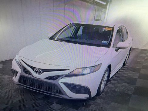 Used 2024 Toyota Camry SE FWD image 5