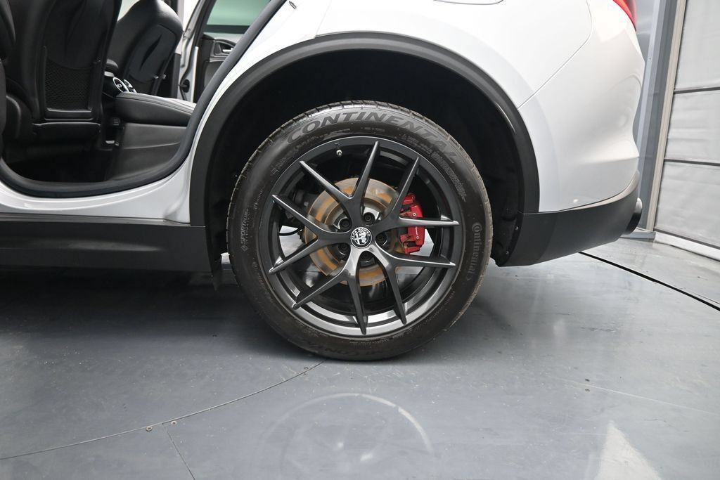 Used 2020 Alfa Romeo Stelvio w/ Nero Edizione RWD image 19