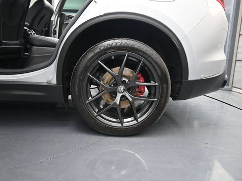 Used 2020 Alfa Romeo Stelvio w/ Nero Edizione RWD image 19