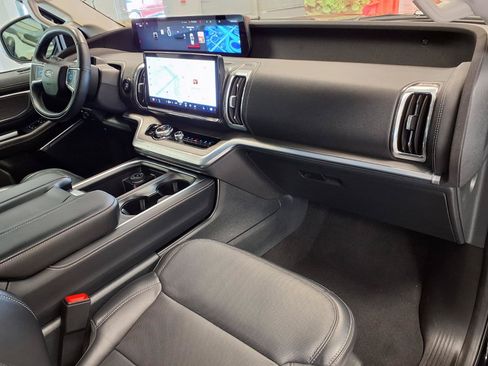 Used 2025 Ford Expedition Platinum AWD/4WD image 9