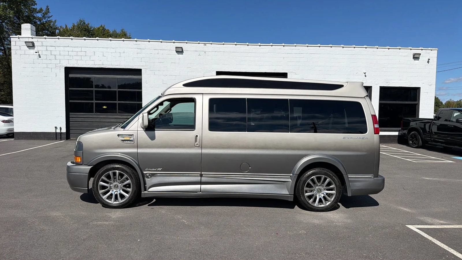 Used 2019 GMC Savana 2500 w/ Enhanced Convenience Package RWD image 4