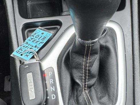 Used 2018 Jeep Cherokee Latitude Plus w/ Comfort/Convenience Group image 17