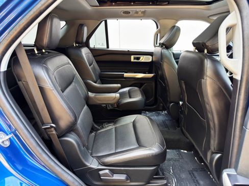 Used 2023 Ford Explorer Limited w/ Limited Technology Package RWD image 43
