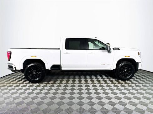 Used 2024 GMC Sierra 2500 AT4 w/ AT4 Premium Plus Package AWD/4WD image 4