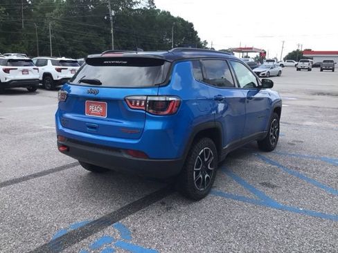 Used 2025 Jeep Compass Trailhawk AWD/4WD image 4