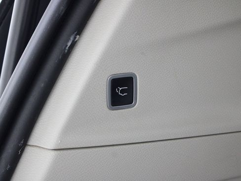 Used 2017 Chrysler Pacifica Touring-L image 23