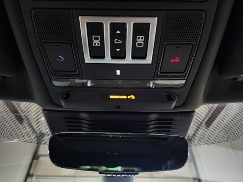 Used 2022 Land Rover Discovery S R-Dynamic image 46