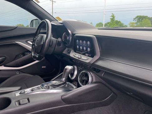 Used 2021 Chevrolet Camaro LT w/ Technology Package RWD image 23