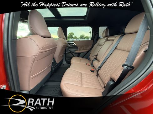 New 2025 Mitsubishi Outlander SEL image 17