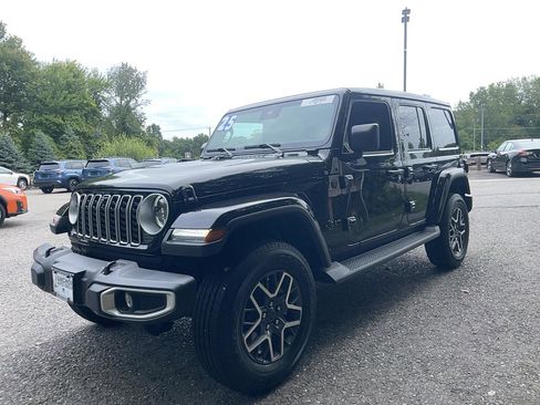 Used 2025 Jeep Wrangler Unlimited Sahara image 3