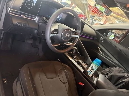 Used 2024 Hyundai Elantra SEL FWD image 2