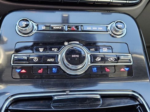 Used 2023 Lincoln Nautilus Reserve w/ Monochromatic Package image 17