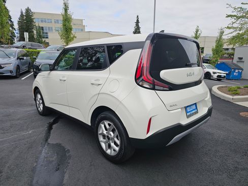 Used 2023 Kia Soul LX w/ LX Technology Package FWD image 5
