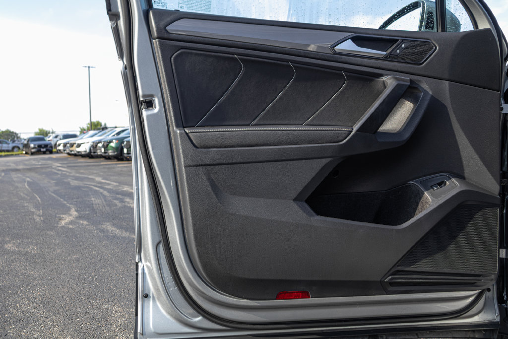 Certified 2023 Volkswagen Tiguan SE w/ Panoramic Sunroof Package FWD image 28