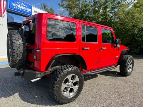 Used 2016 Jeep Wrangler Unlimited Sahara w/ Connectivity Group AWD/4WD image 38