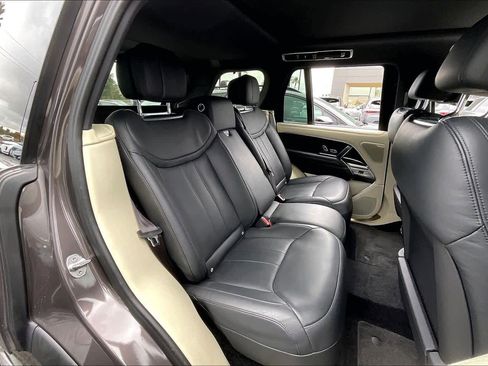 Used 2023 Land Rover Range Rover Autobiography image 28
