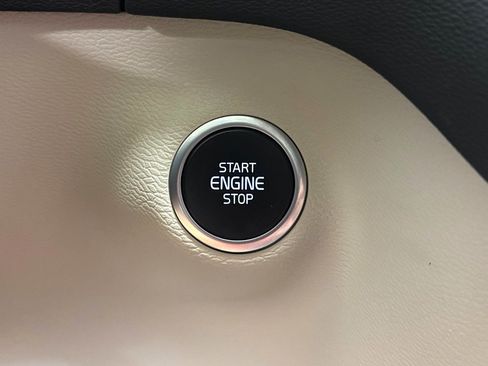 Used 2024 Volvo XC40 B5 Plus w/ Climate Package AWD/4WD image 31