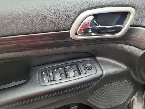 Used 2020 Jeep Grand Cherokee Altitude image 27