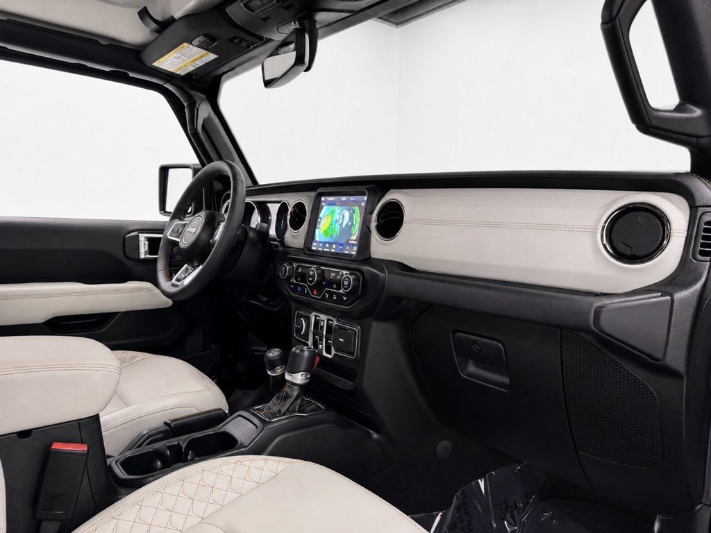 Used 2023 Jeep Wrangler Unlimited Sahara AWD/4WD image 17