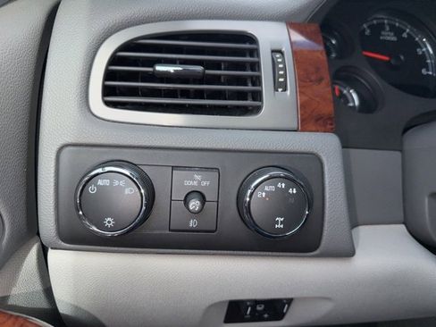 Used 2011 GMC Yukon XL 2500 SLT w/ SLT-2 Equipment Package image 38