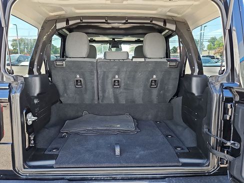 Used 2025 Jeep Wrangler Unlimited Sahara AWD/4WD image 30