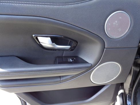 Used 2016 Land Rover Range Rover Evoque SE image 29