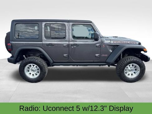 Used 2025 Jeep Wrangler Unlimited Rubicon w/ Convenience Group AWD/4WD image 9
