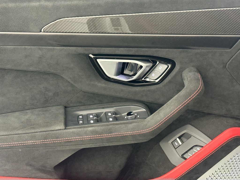 Used 2024 Lamborghini Urus Performante AWD/4WD image 18