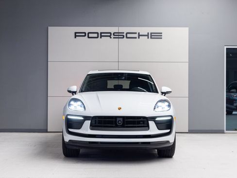 Certified 2026 Porsche Macan AWD/4WD image 10