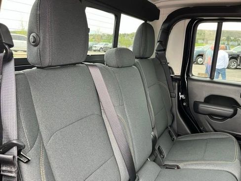 Used 2025 Jeep Gladiator Sport AWD/4WD image 23