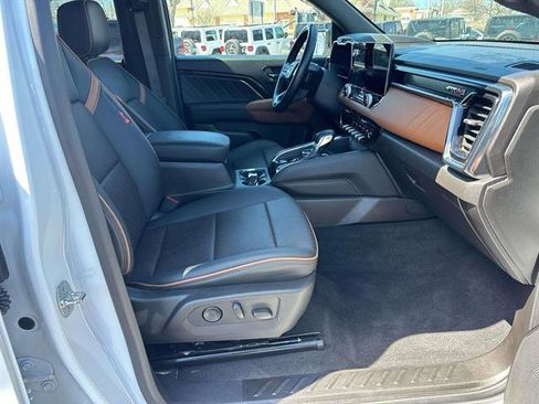 Used 2024 GMC Canyon AT4 w/ AT4 Premium Package AWD/4WD image 15