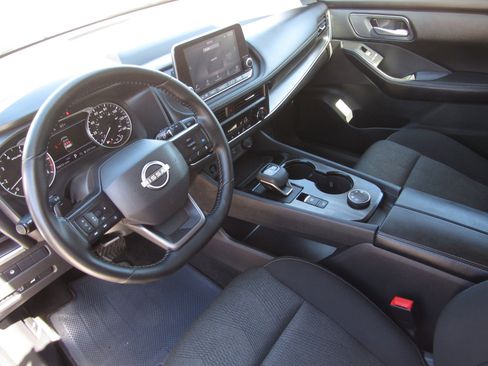 Used 2025 Nissan Rogue SV image 13