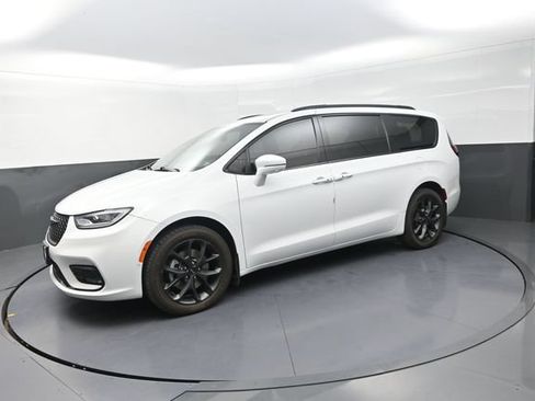 Used 2022 Chrysler Pacifica Limited w/ S Appearance Package AWD/4WD image 37