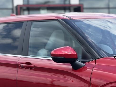 New 2025 Mitsubishi Outlander SE image 4