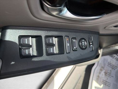 Used 2025 Honda Pilot EX-L image 12