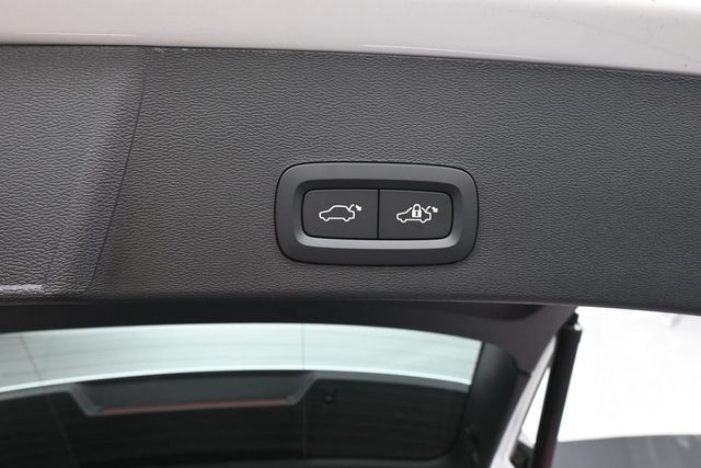 New 2026 Volvo XC40 B5 Ultra w/ Protection Package Premier AWD/4WD image 32