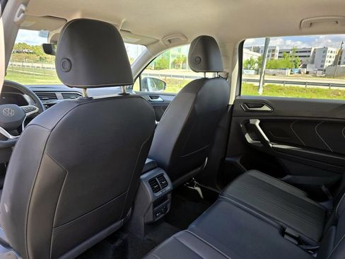 Used 2024 Volkswagen Tiguan SE image 25
