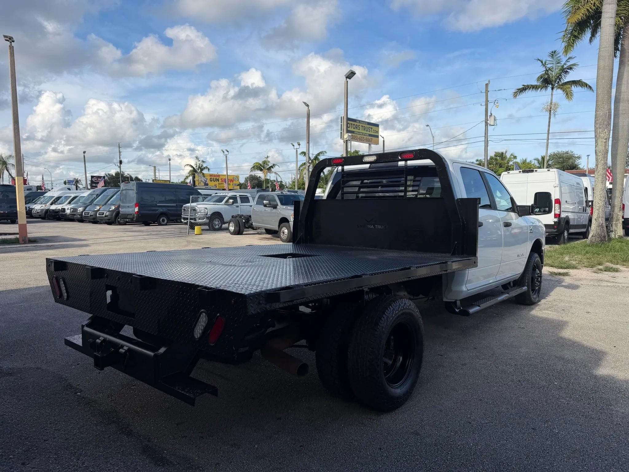 Used 2024 RAM 3500 4x4 Crew Cab SLT DRW w/ Quick Order Package 2YG SLT image 5