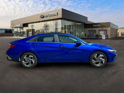 New 2025 Hyundai Elantra Limited image 9