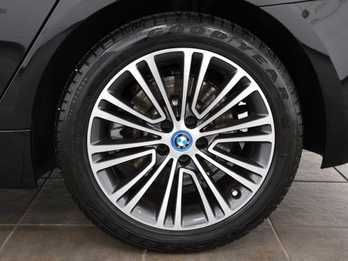 Used 2019 BMW 530e xDrive w/ Premium Package AWD/4WD image 39