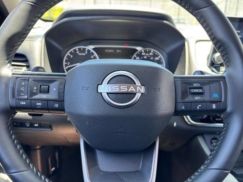 Used 2025 Nissan Rogue SV FWD image 30